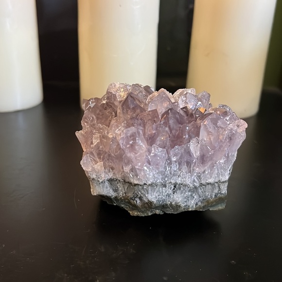 Amethyst cluster with lots of rainbows and points - Picture 6 of 8